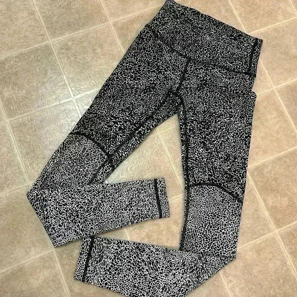 Lululemon - Picture 2 of 6